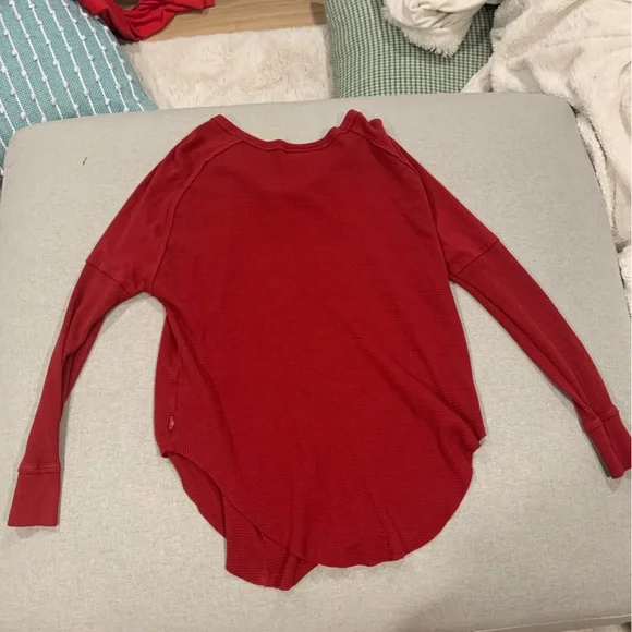 Artizia/TNA scoop neck waffle long sleeve shirt red - Picture 2 of 3